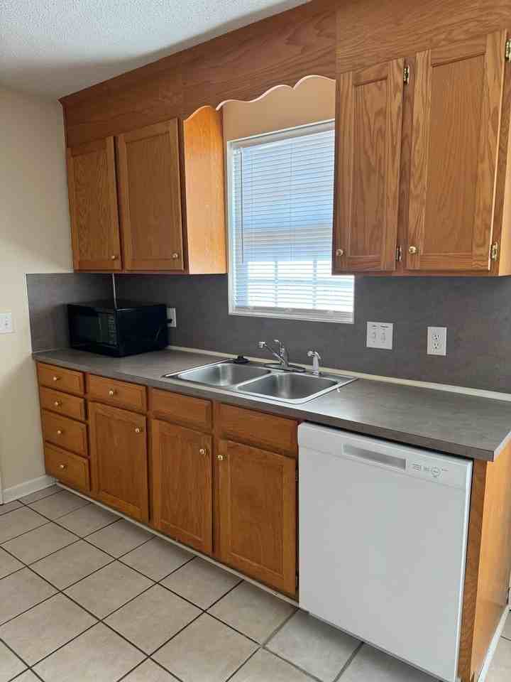 1726 18th Ave Ne - Photo 2 of 20