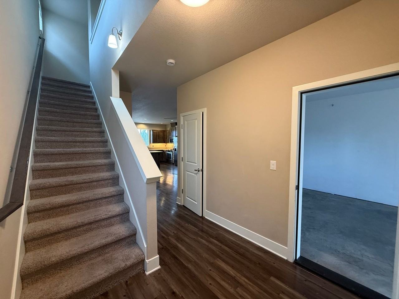 736 Ne Vail Ln - Photo 2 of 30