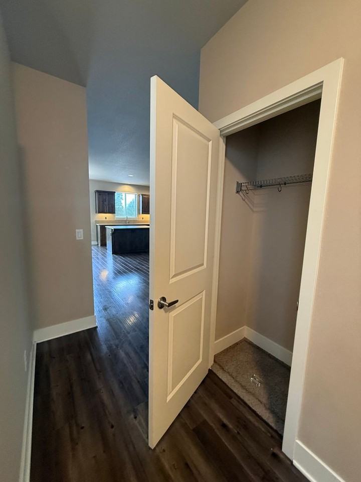 736 Ne Vail Ln - Photo 3 of 30