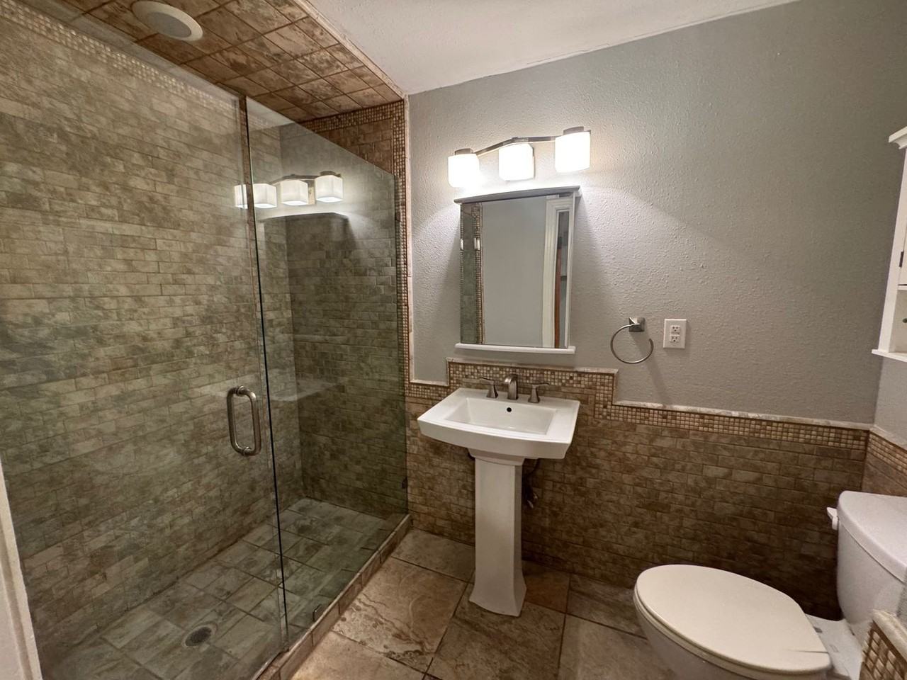 2225 N 51st St - Photo 7 of 14