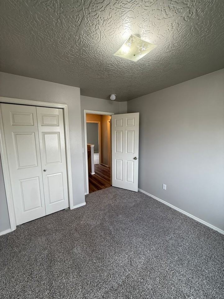 1936 W Crown Pointe Ave - Photo 6 of 15