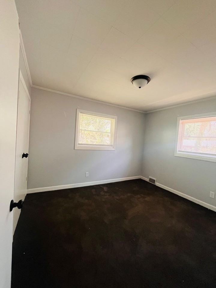 1025 W Academy St - Photo 2 of 6