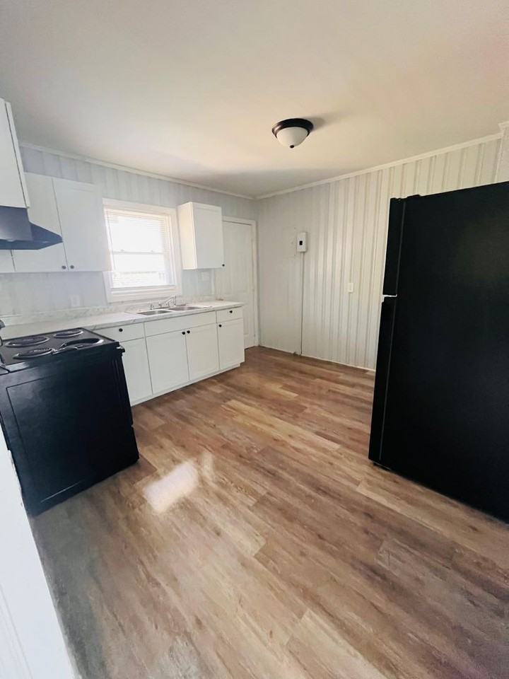 1025 W Academy St - Photo 4 of 6