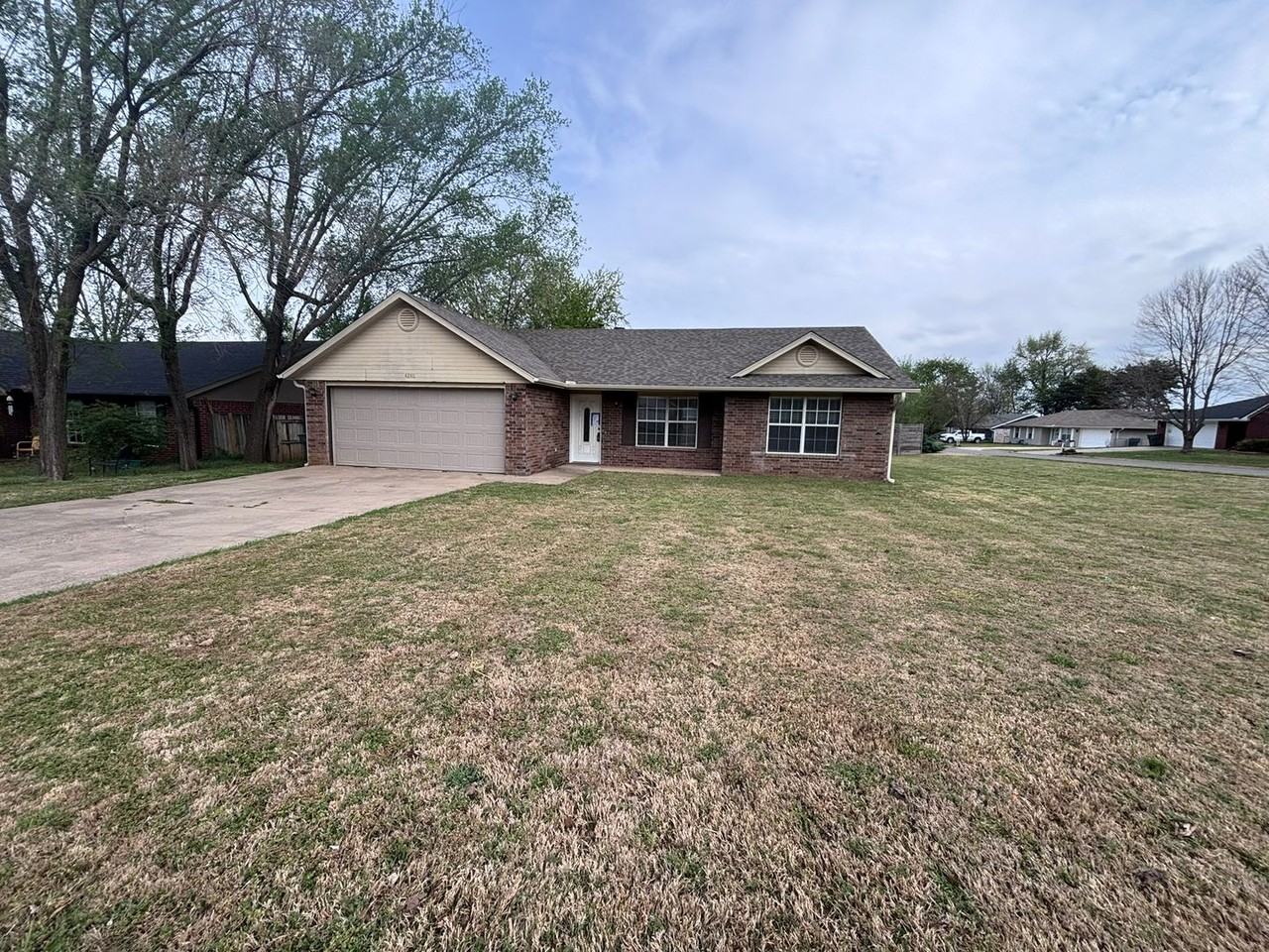 4246 W Patrick St - Photo 2 of 15