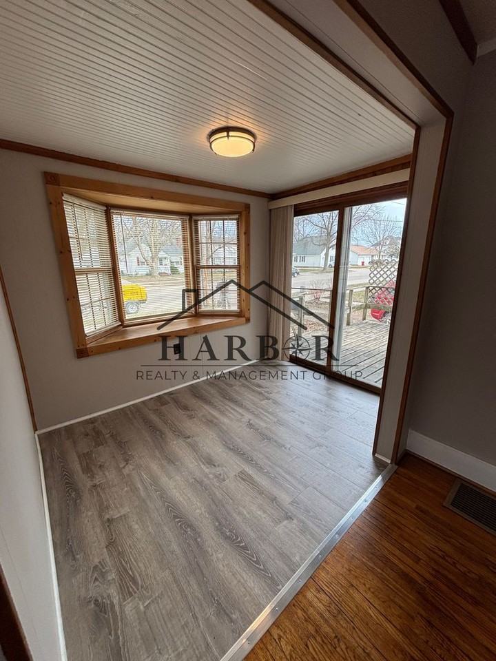 800 8th Ave Se - Photo 2 of 15