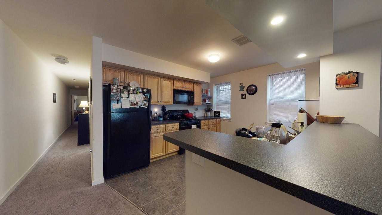 Walnut Court Apartments - Photo 7 of 44