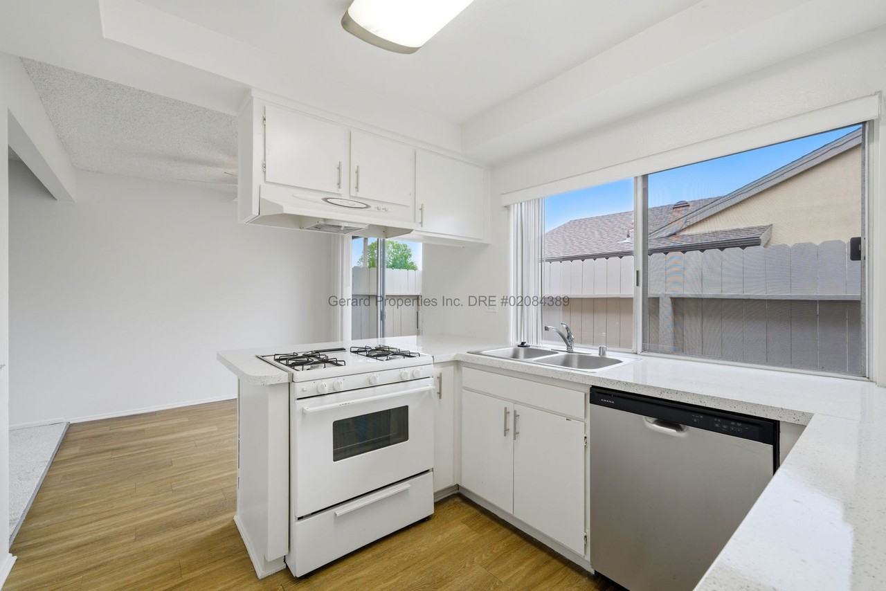 7280 Corsican Dr - Photo 3 of 17
