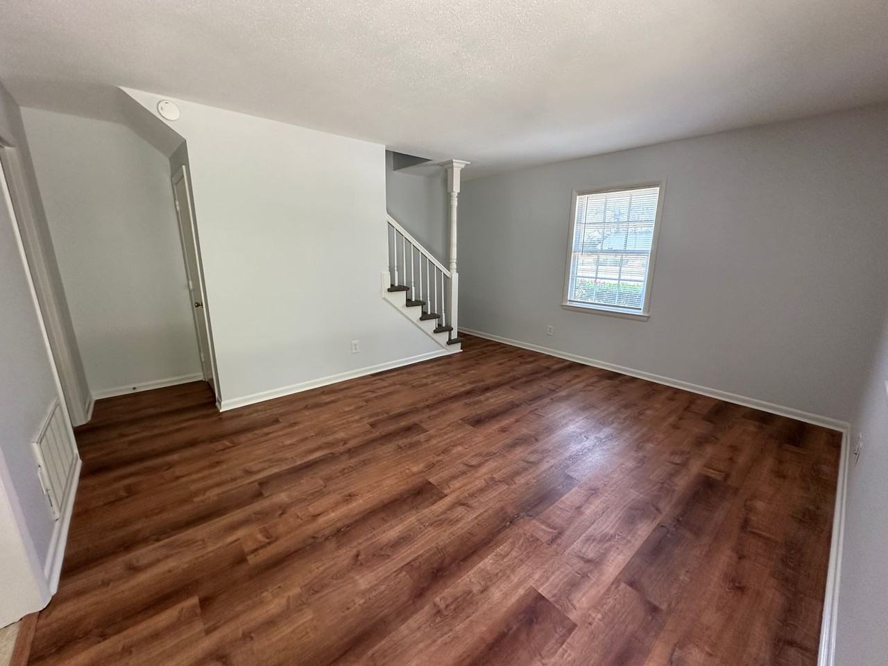 701 Montclair Dr - Photo 4 of 17