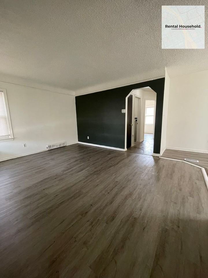 19488 Patton St - Photo 3 of 16