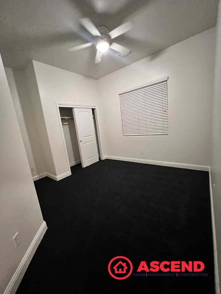 2922 Paradise Point Pl - Photo 4 of 9