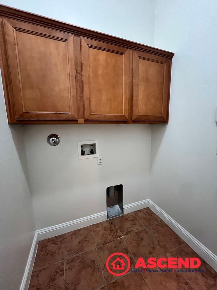 2922 Paradise Point Pl - Photo 5 of 9