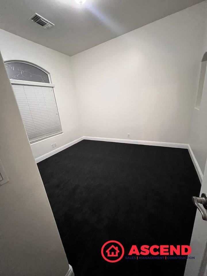 2922 Paradise Point Pl - Photo 6 of 9
