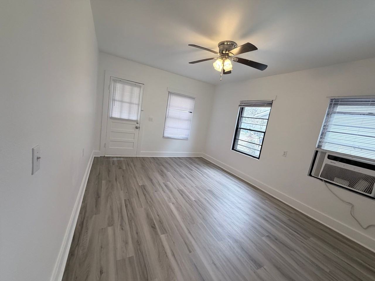 110 9th St Ne - Photo 3 of 15