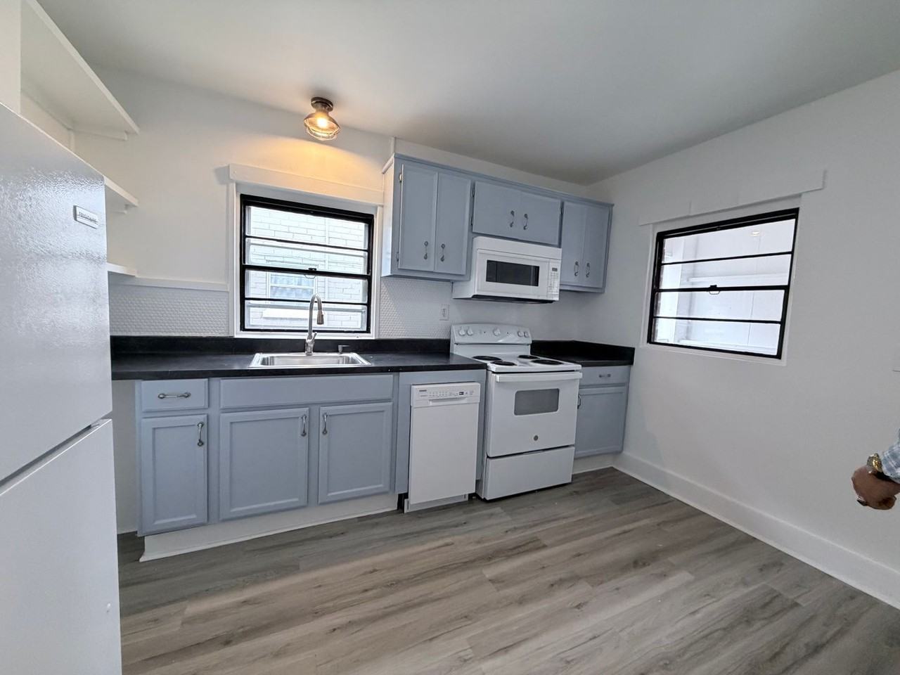 110 9th St Ne - Photo 4 of 12