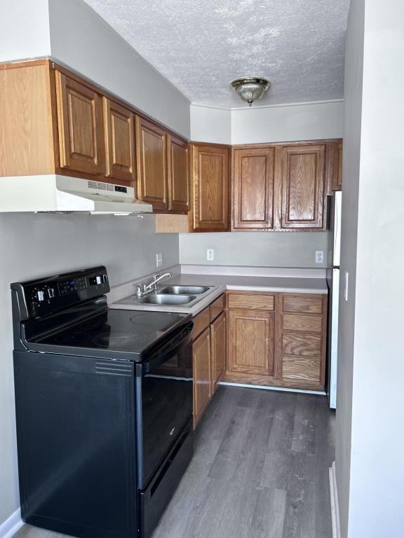 911 W Mckay Rd - Photo 4 of 18