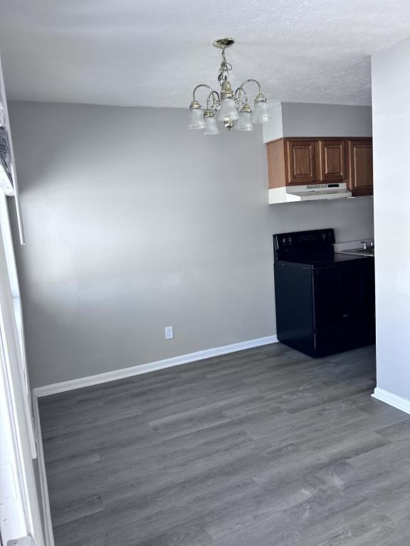 911 W Mckay Rd - Photo 5 of 18