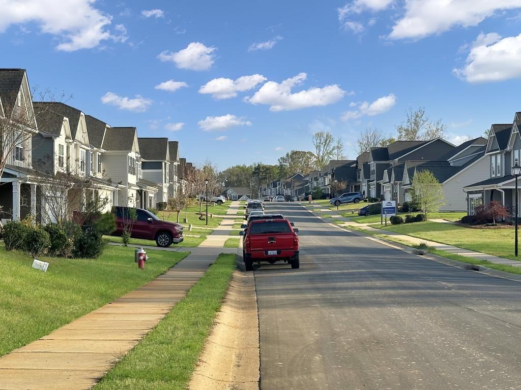 1102 Dartmouth Dr - Photo 5 of 30