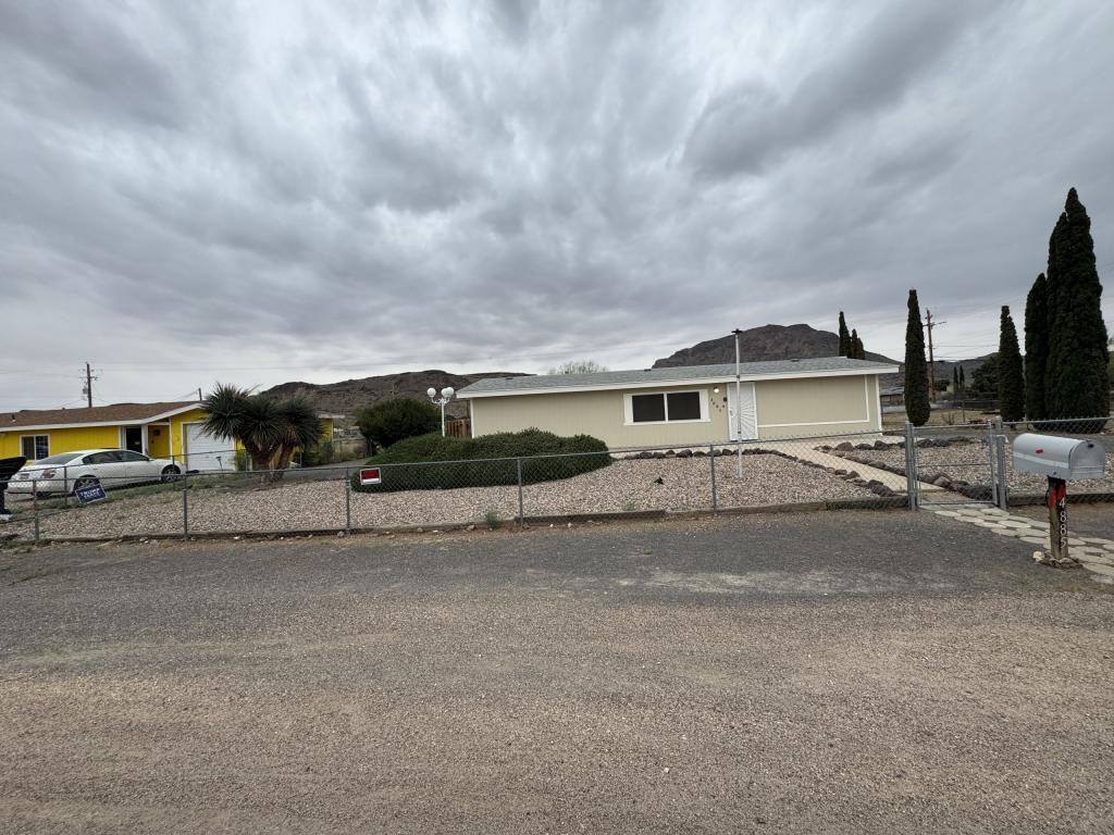 4885 N Sierra Rd - Photo 2 of 11