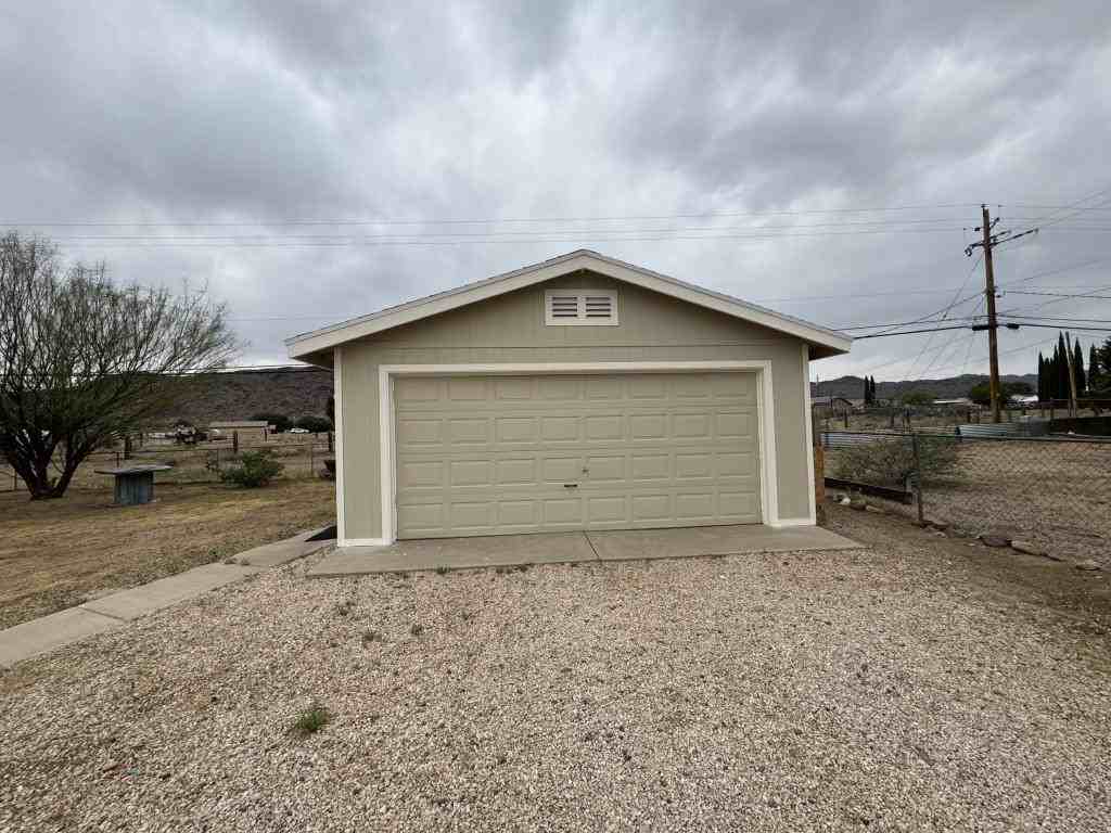 4885 N Sierra Rd - Photo 3 of 11