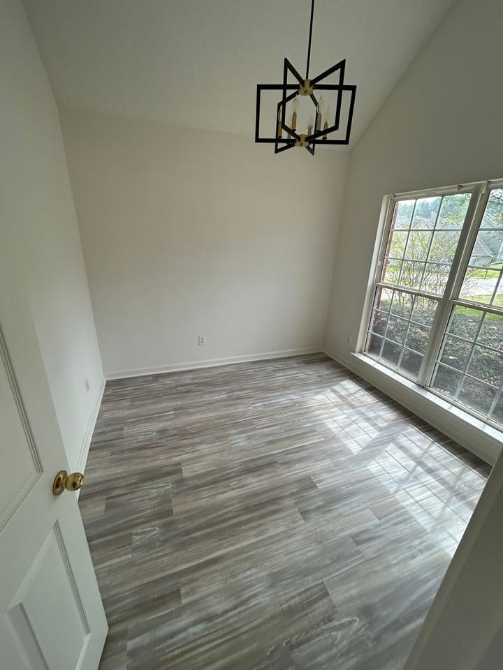 545 Carlton Pointe Dr - Photo 2 of 20