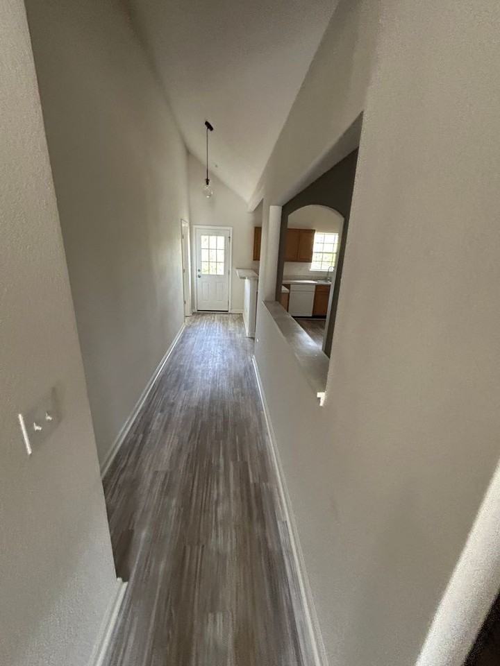 545 Carlton Pointe Dr - Photo 6 of 20