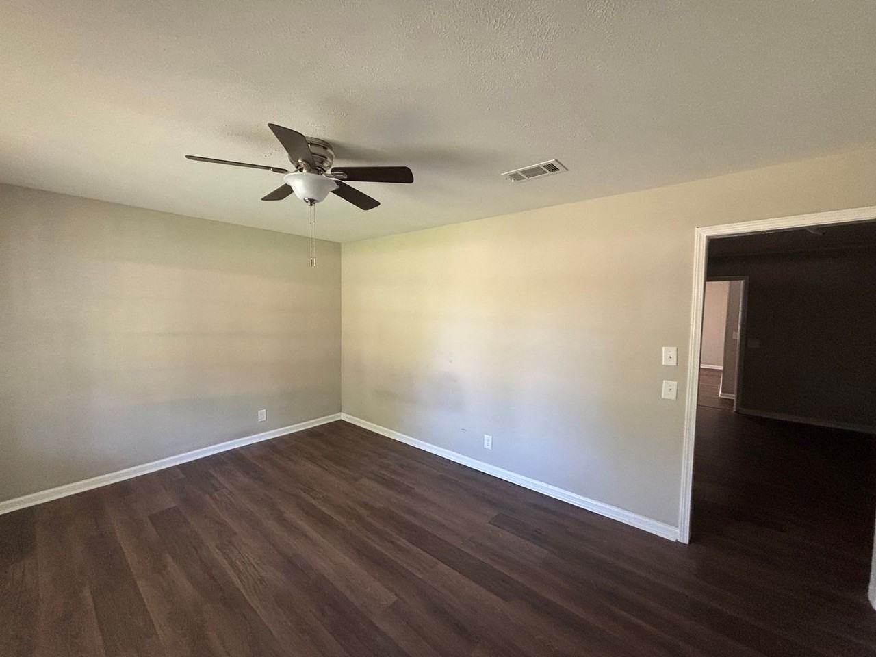 403 Raintree St - Photo 2 of 15