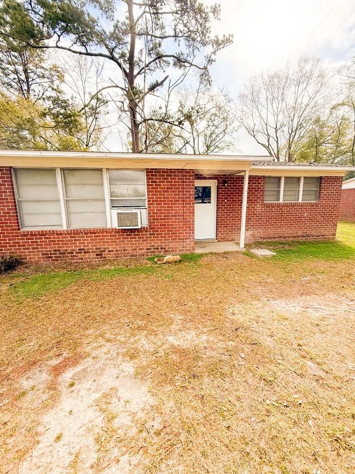 2111 Robin St - Photo 2 of 6