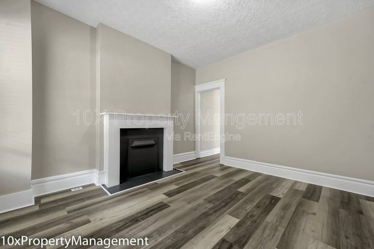1127 Mcallister Ave - Photo 2 of 10