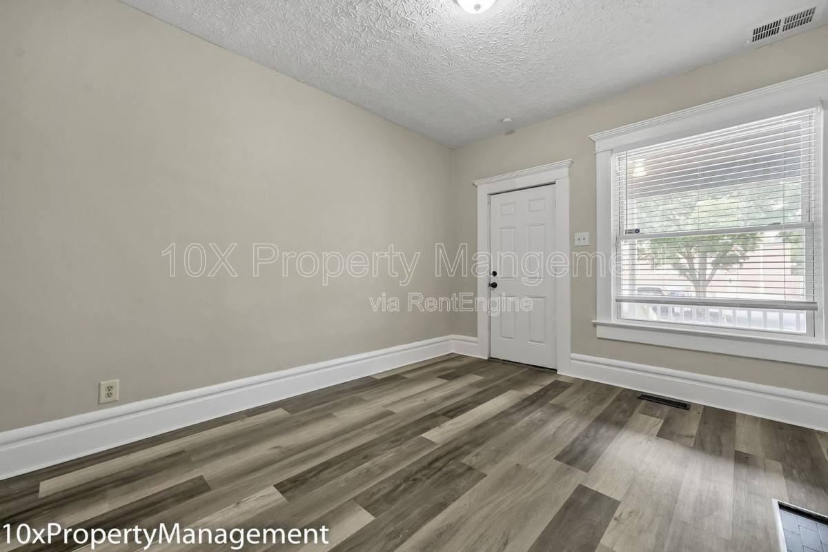 1127 Mcallister Ave - Photo 3 of 10