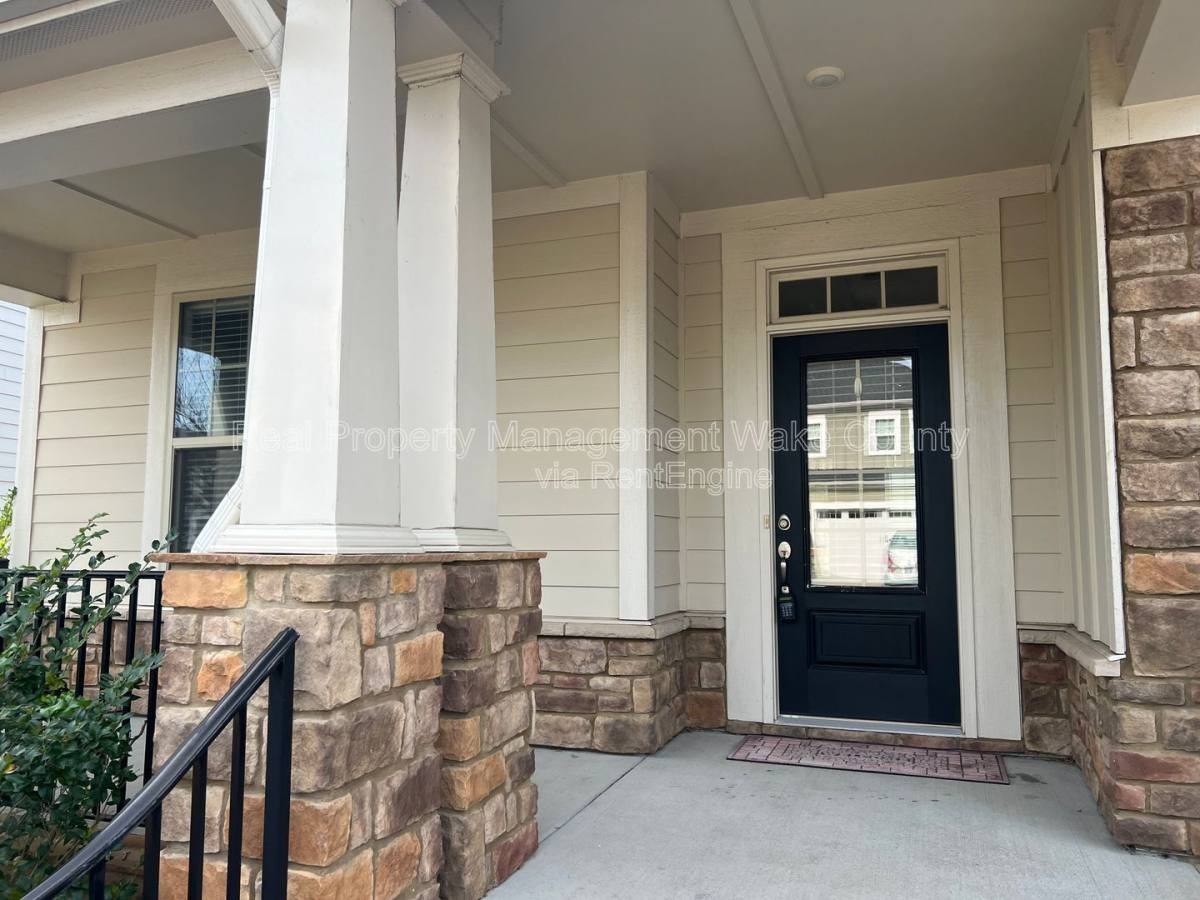 1351 Gilwood Dr - Photo 2 of 7