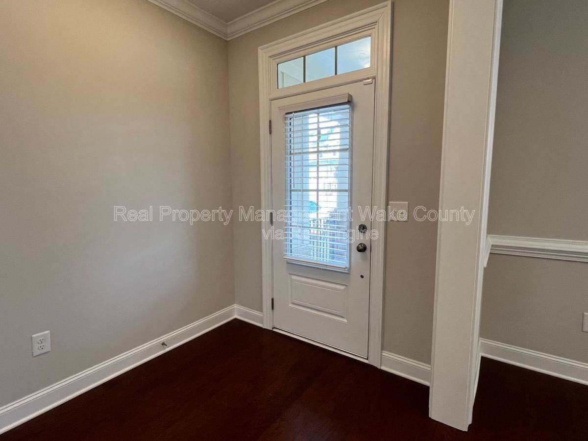 1351 Gilwood Dr - Photo 3 of 7