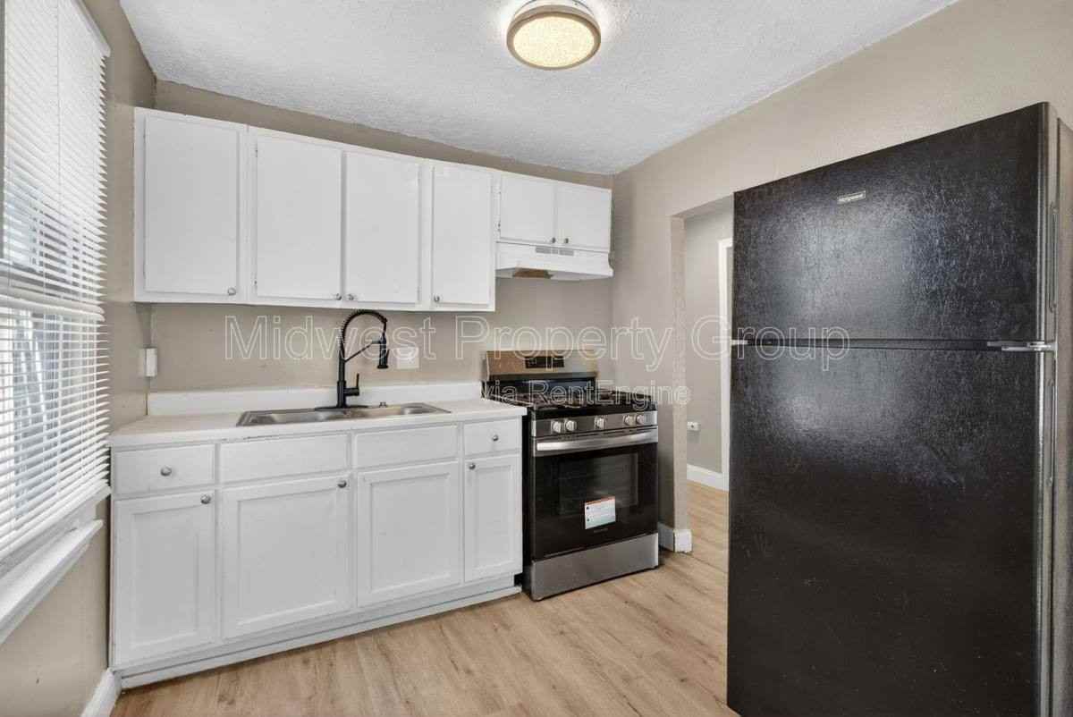 8921 Higginson Dr - Photo 2 of 10