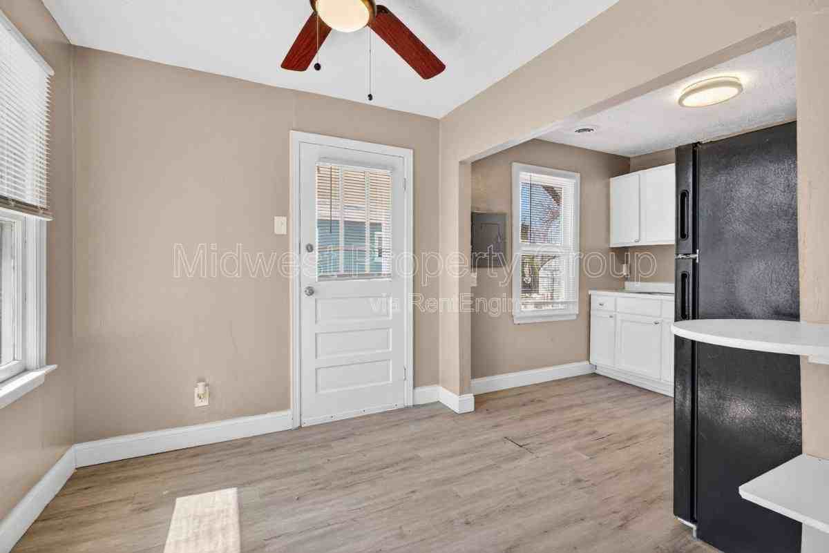 8921 Higginson Dr - Photo 3 of 10