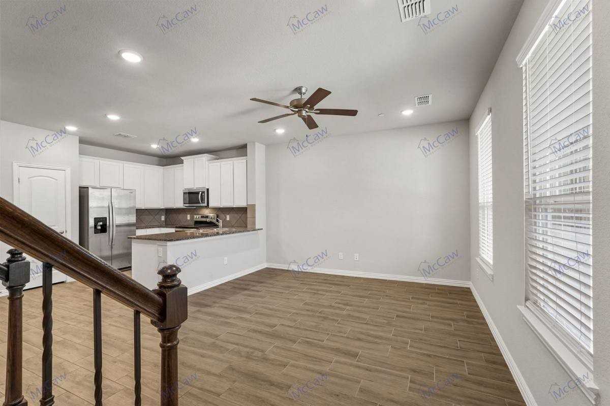 2904 Mare Dr - Photo 2 of 10