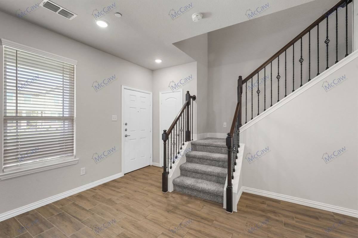 2904 Mare Dr - Photo 3 of 10
