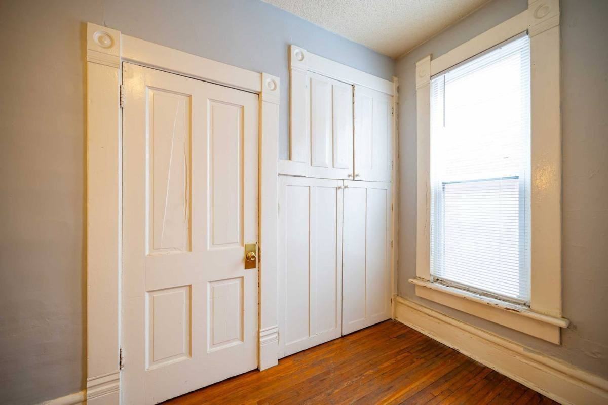 250 1 2 W 5th Ave #R - Photo 7 of 9