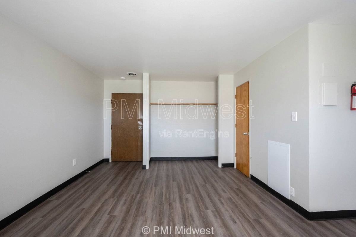 4985 N Franklin Rd #1 - Photo 6 of 8