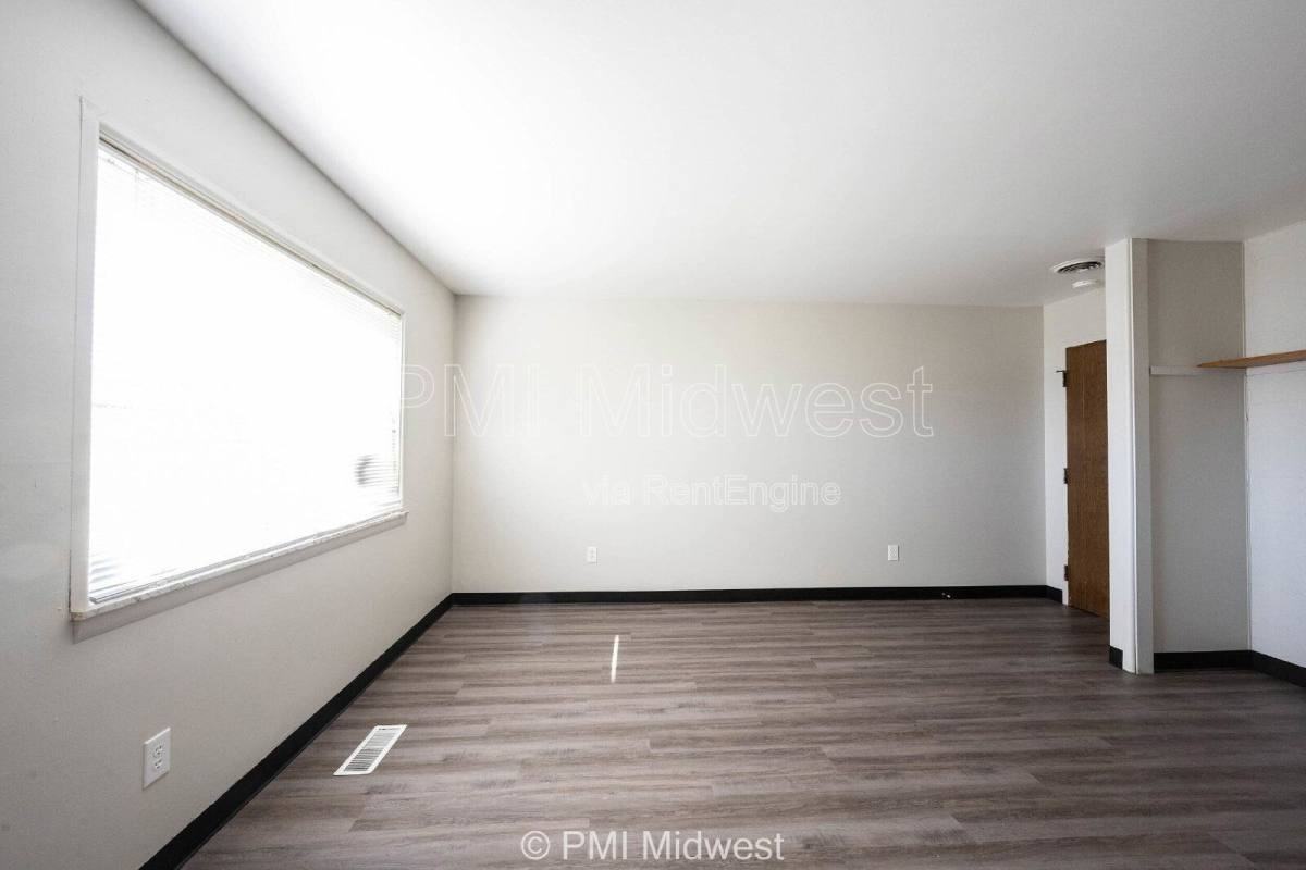 4985 N Franklin Rd #1 - Photo 7 of 8