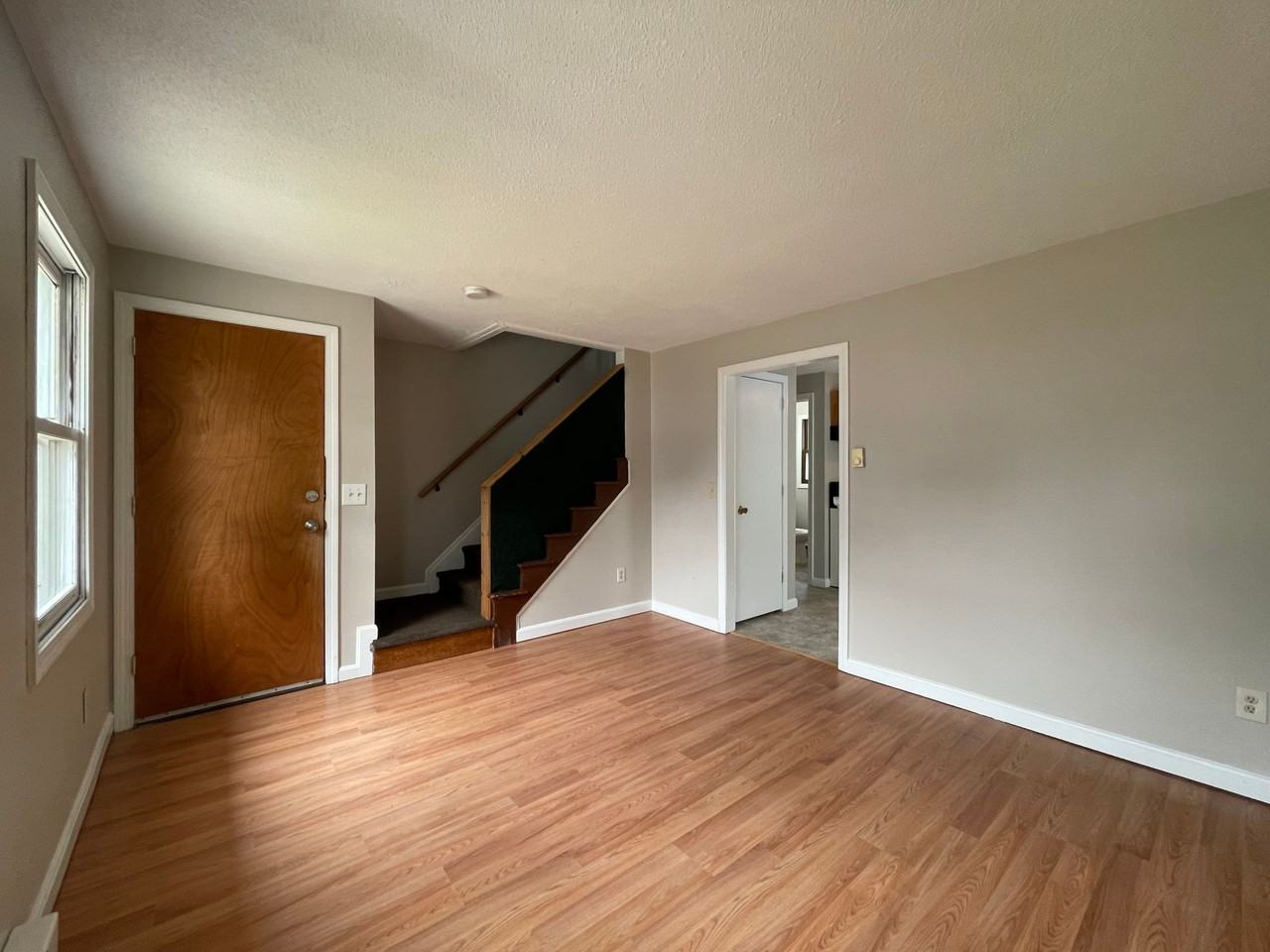 2 BR Duplex in Springfield ! - Photo 3 of 32