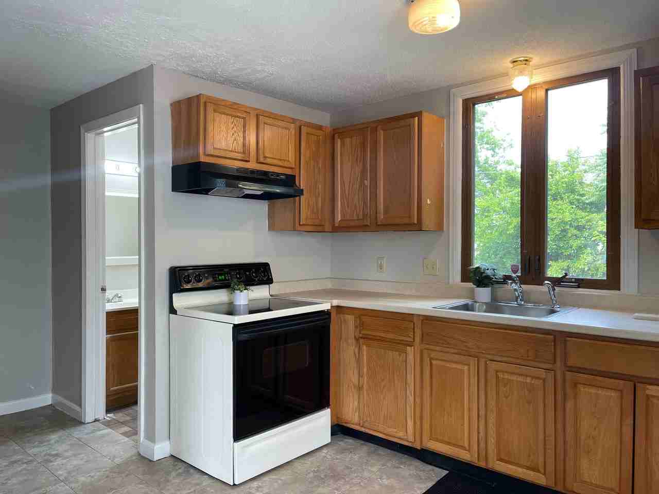 2 BR Duplex in Springfield ! - Photo 4 of 32