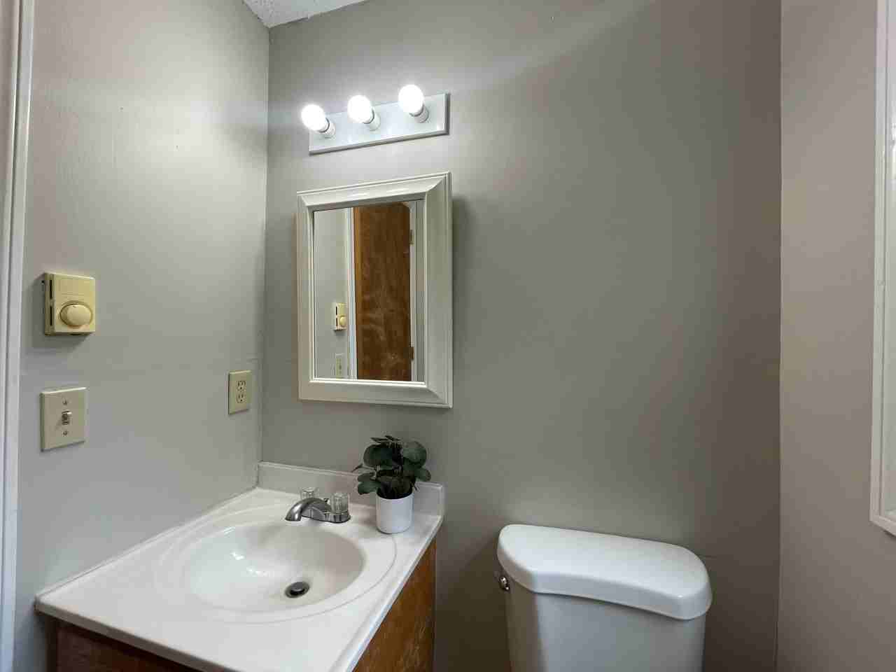 2 BR Duplex in Springfield ! - Photo 5 of 32