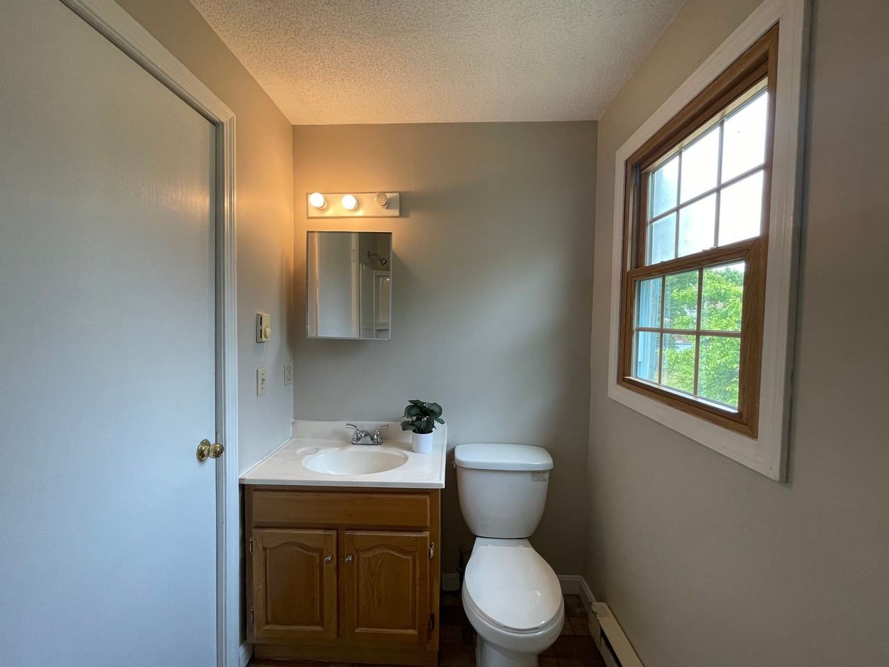 2 BR Duplex in Springfield ! - Photo 7 of 32