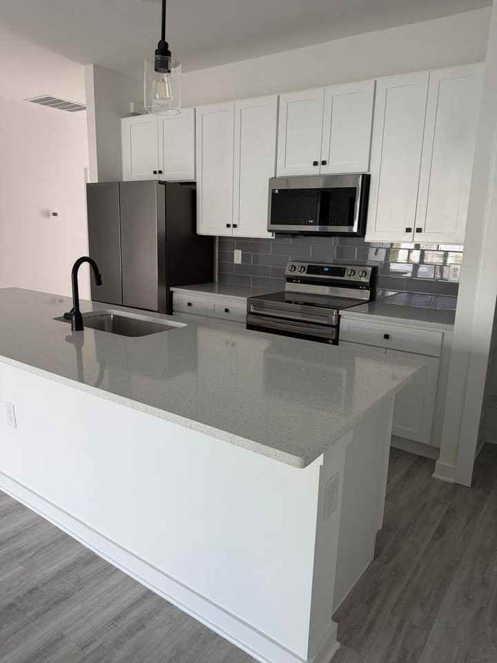 4619 27th St Sw - Photo 2 of 10