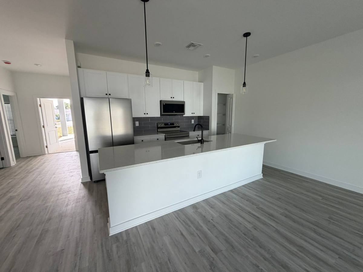 4619 27th St Sw - Photo 4 of 10