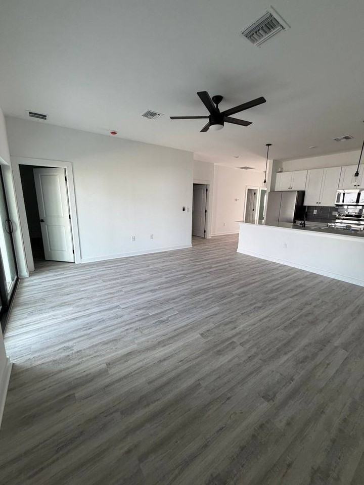 4619 27th St Sw - Photo 5 of 10