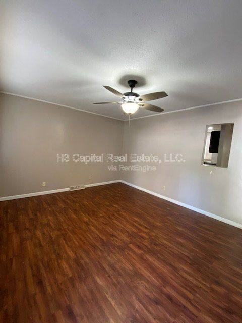 215 Dogwood Ln - Photo 2 of 10