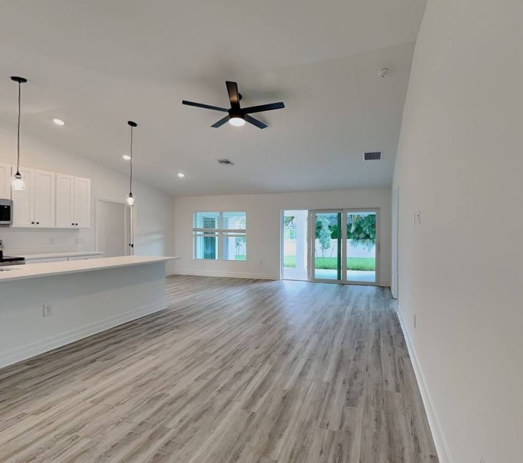 1426 Ne 20th St - Photo 2 of 10