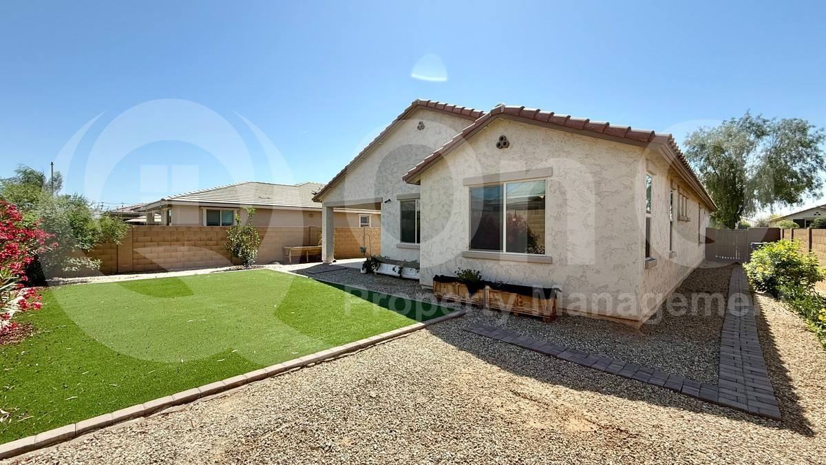 14604 W Larkspur Dr - Photo 3 of 10