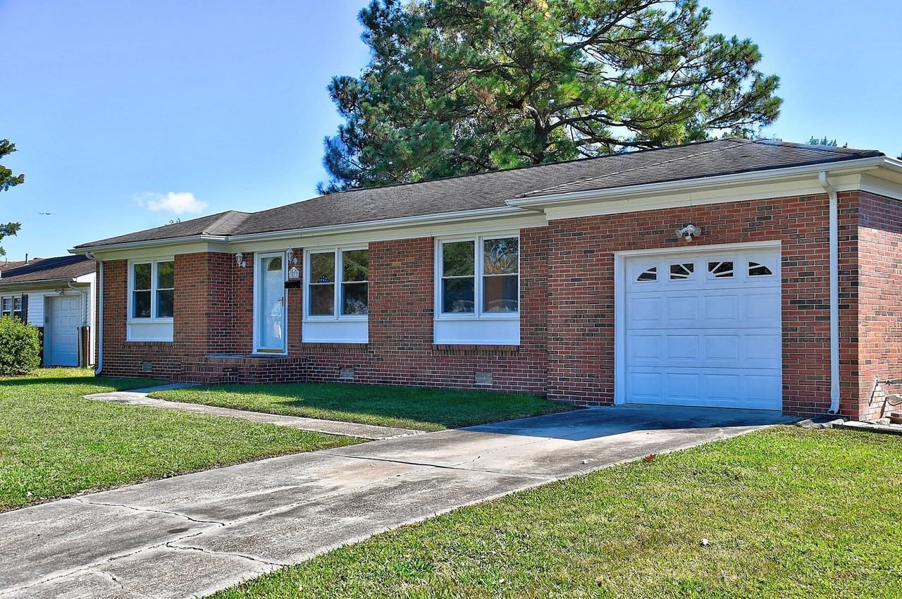 3817 Colonial Pkwy - Photo 3 of 32