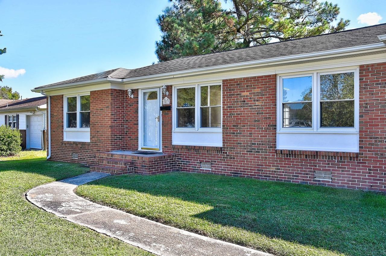 3817 Colonial Pkwy - Photo 4 of 32